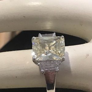 New Avon Engaging CZ Color Ring Yellow Size 7-8
